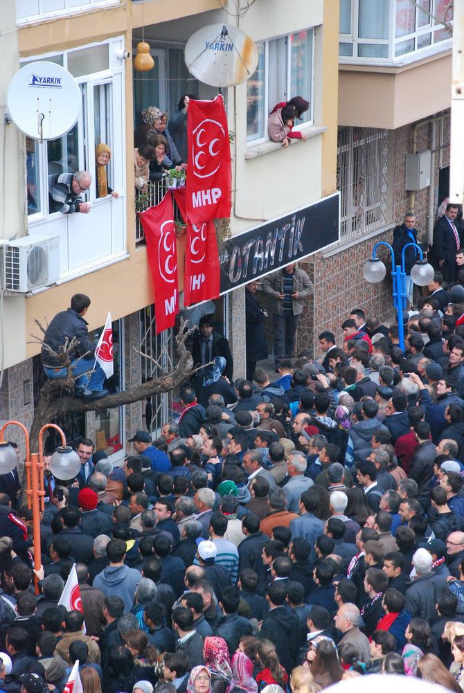 MHP LİDERi DEVLET BAHÇELİ AKHİSARLILAR İLE BULUŞTU